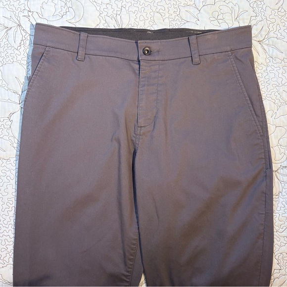 NIKE Dri- Fit Flat Front Classic Pants in Gray Mens Size 34x30 - Picture 2 of 13